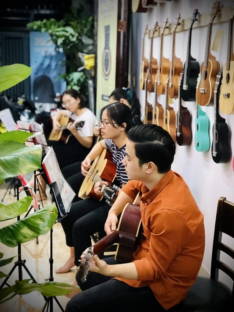 Lớp Học Đàn Guitar Uy Tín Giá Rẻ Quận Tân Phú