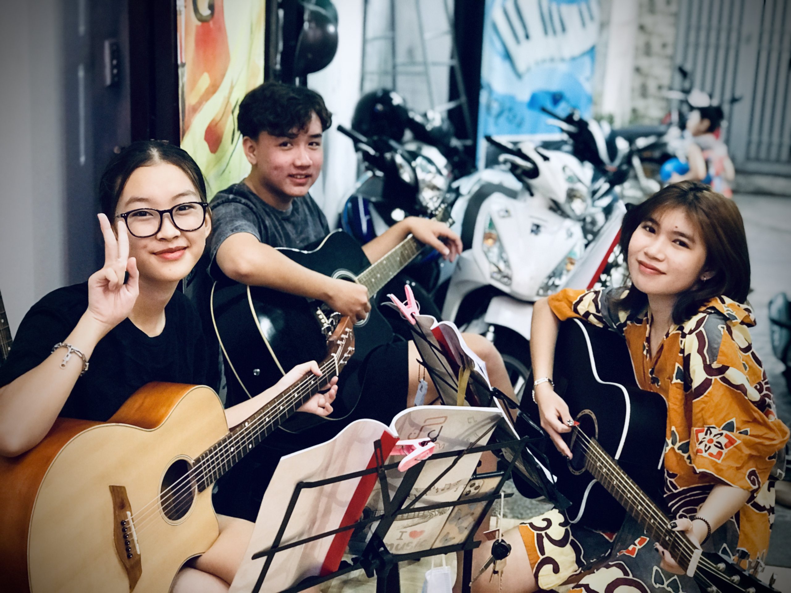 Lớp Học Đàn Guitar Tân Phú - Lớp Nhạc LÊVI