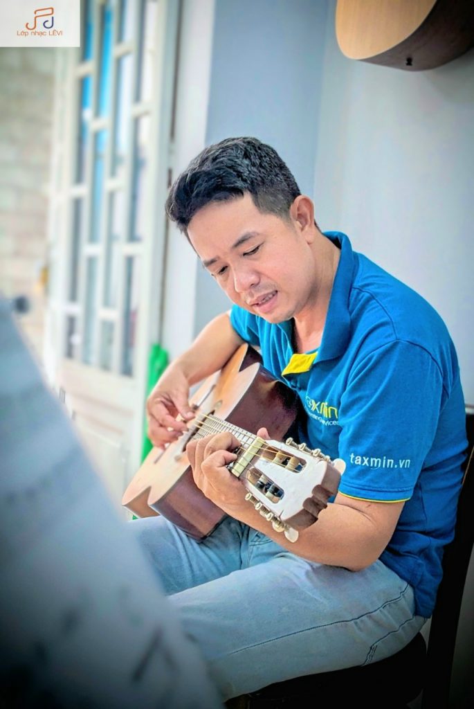 lớp học đàn guitar cho người lớn tuổi tại quận Tân Phú - Bình Tân